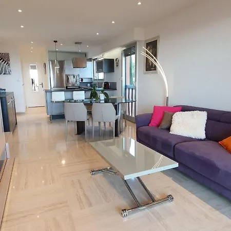 Villa Classy In With Pool And Private Parking Place