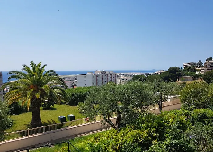 In With Sea Views فيلة