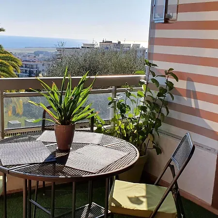 Βίλα Classy In With Pool And Private Parking Place